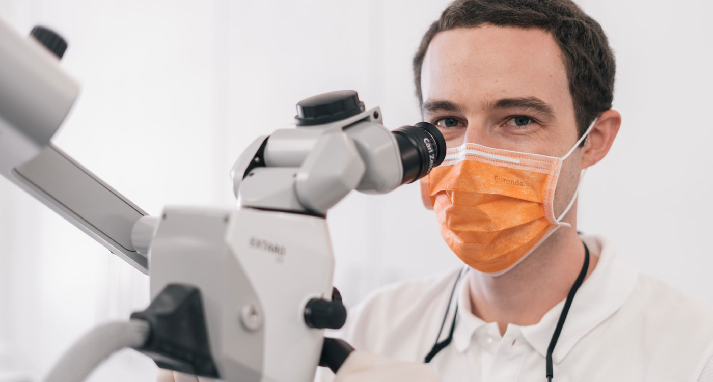 Dr. Lisa Reinhold bei der Endodontie